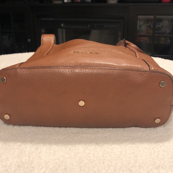Michael Kors Tan Pebble Leather Shoulder Bag - Picture 5 of 9